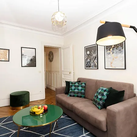 Апартаменты Bnbnova - Notre-dame - 1br With Balcony *