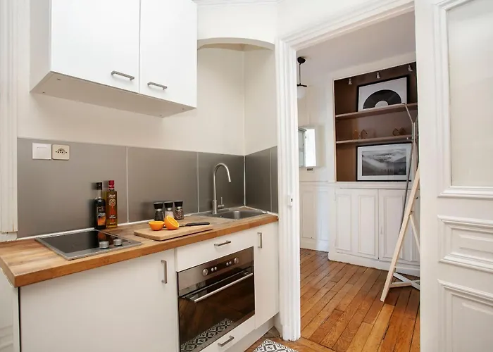 Bnbnova - Notre-dame - 1br With Balcony 아파트 *